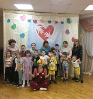 "В кругу друзей" "В кругу друзей".