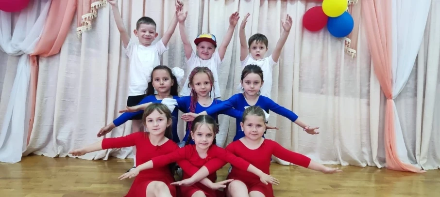 Фотомарафон "Россия в цветах флага" Фотомарафон "Россия в цветах флага".