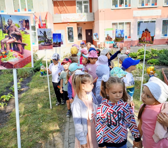 Квест-игра "По тропинкам родного города" Квест-игра "По тропинкам родного города".