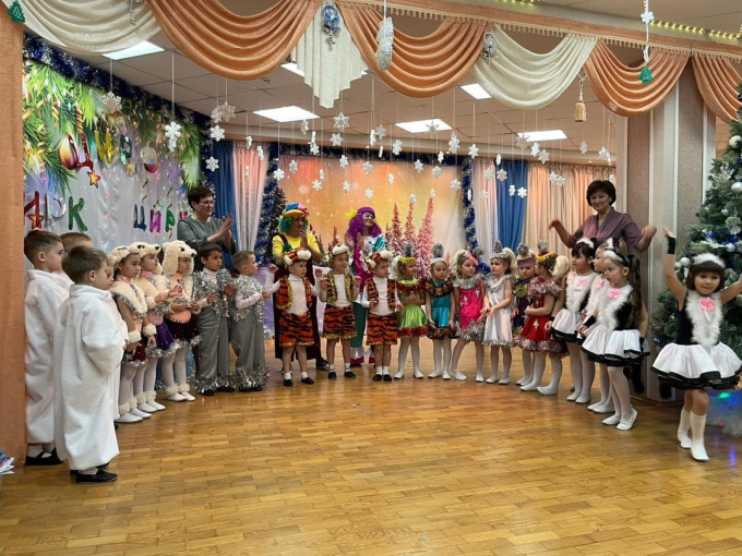 "Новогоднее представление, всем на удивление!!!" "Новогоднее представление, всем на удивление!!!".