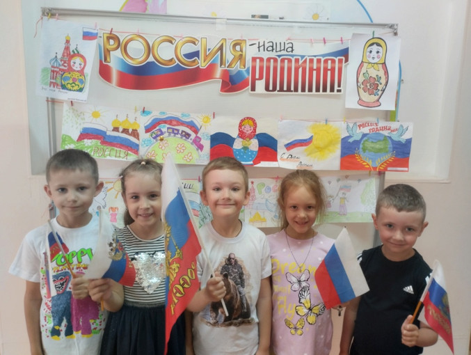 Выставка семейного творчества "Это все моя Россия" Выставка семейного творчества "Это все моя Россия".